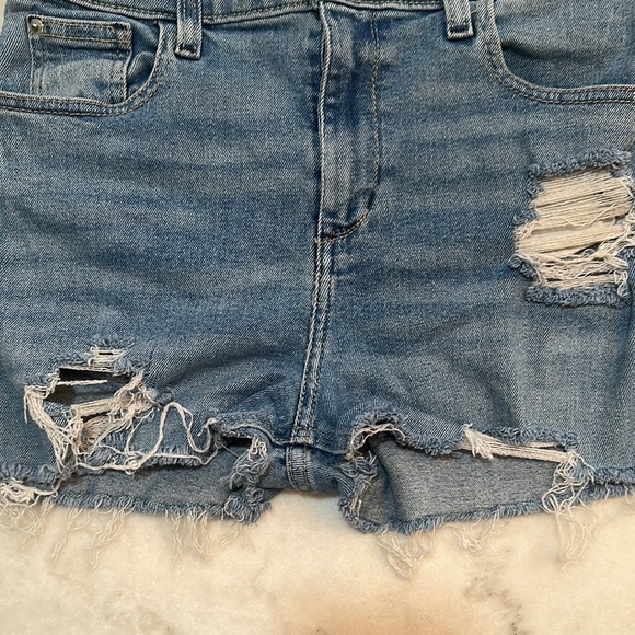 BDG Blue Distressed Jean Shorts High-Waisted Size 27 stretch - Picture 2 of 7